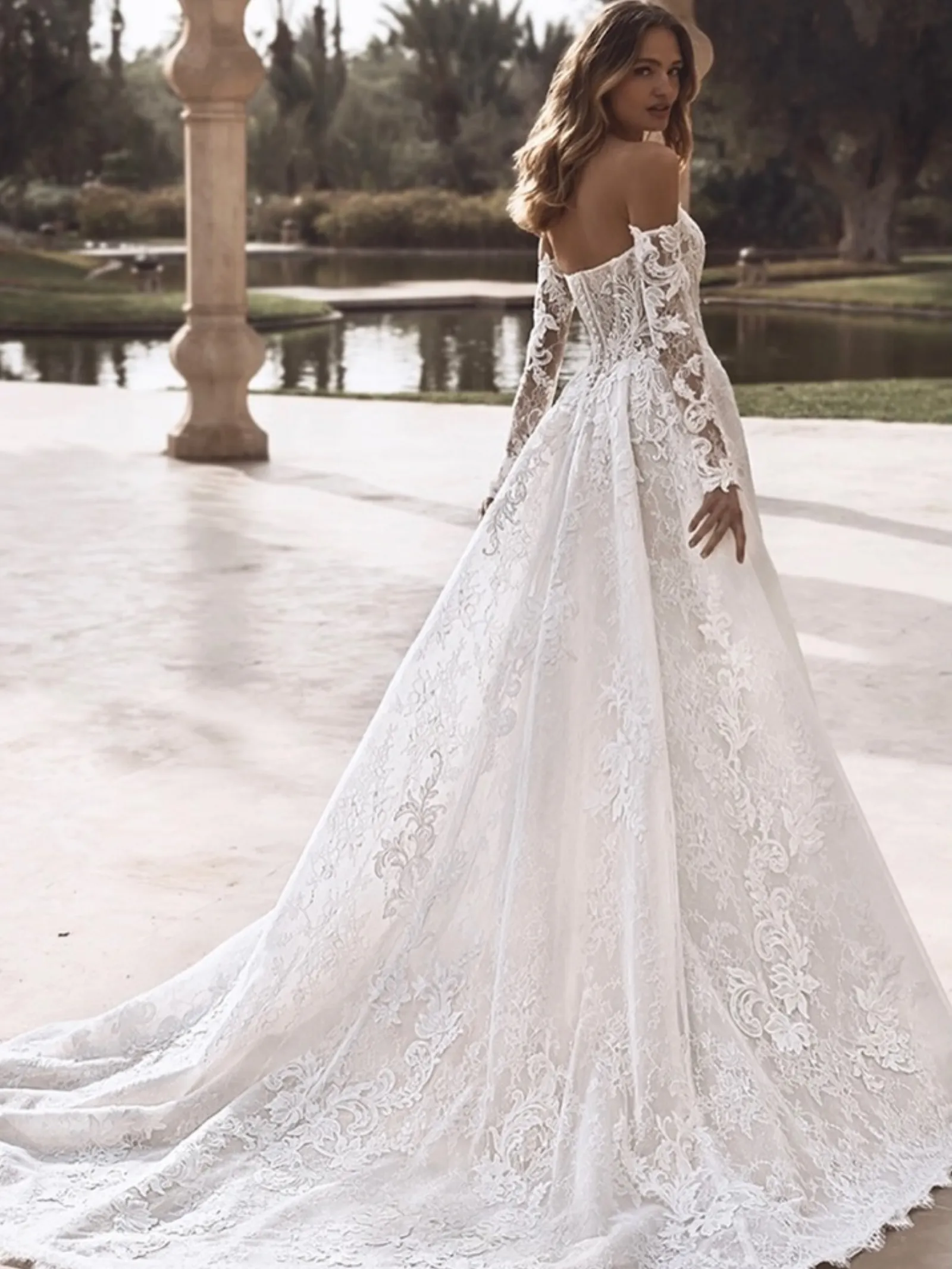 Vestido VANESSA de corte A en tul con brillo y encaje botánico